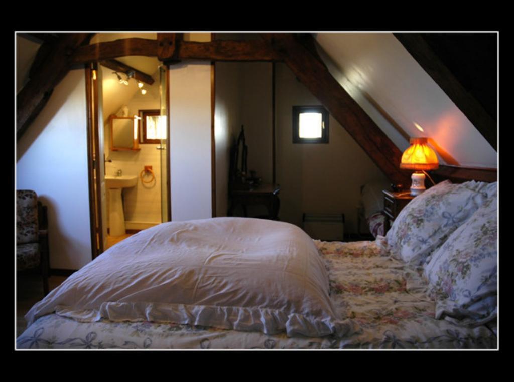 Maryse Et Jean-Pierre Bed and Breakfast Longues-sur-Mer Habitación foto